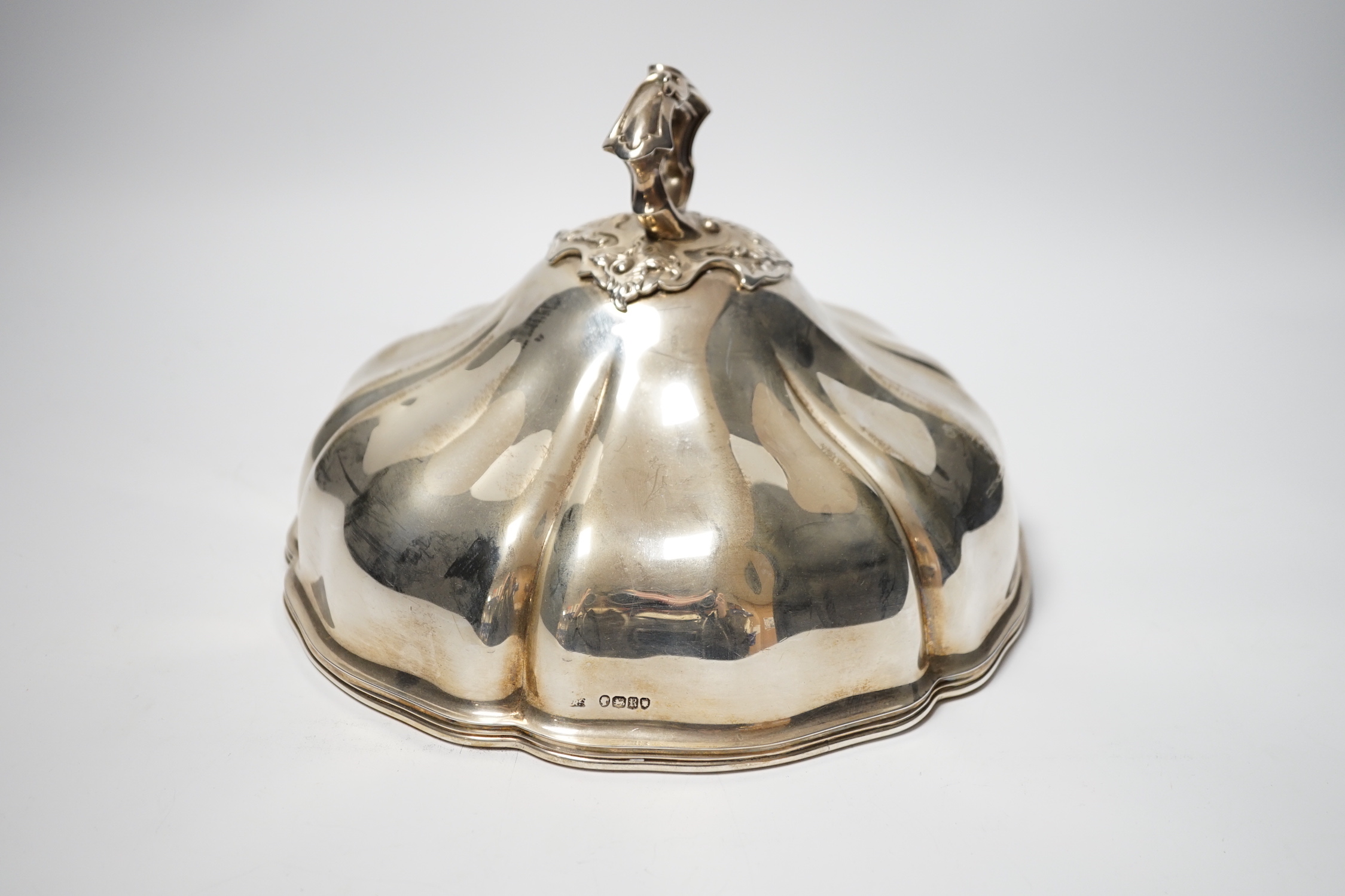 A Victorian silver circular entree dish cover, by R & S Garrard & Co, London, 1852, base diameter 24cm, 23.3oz.